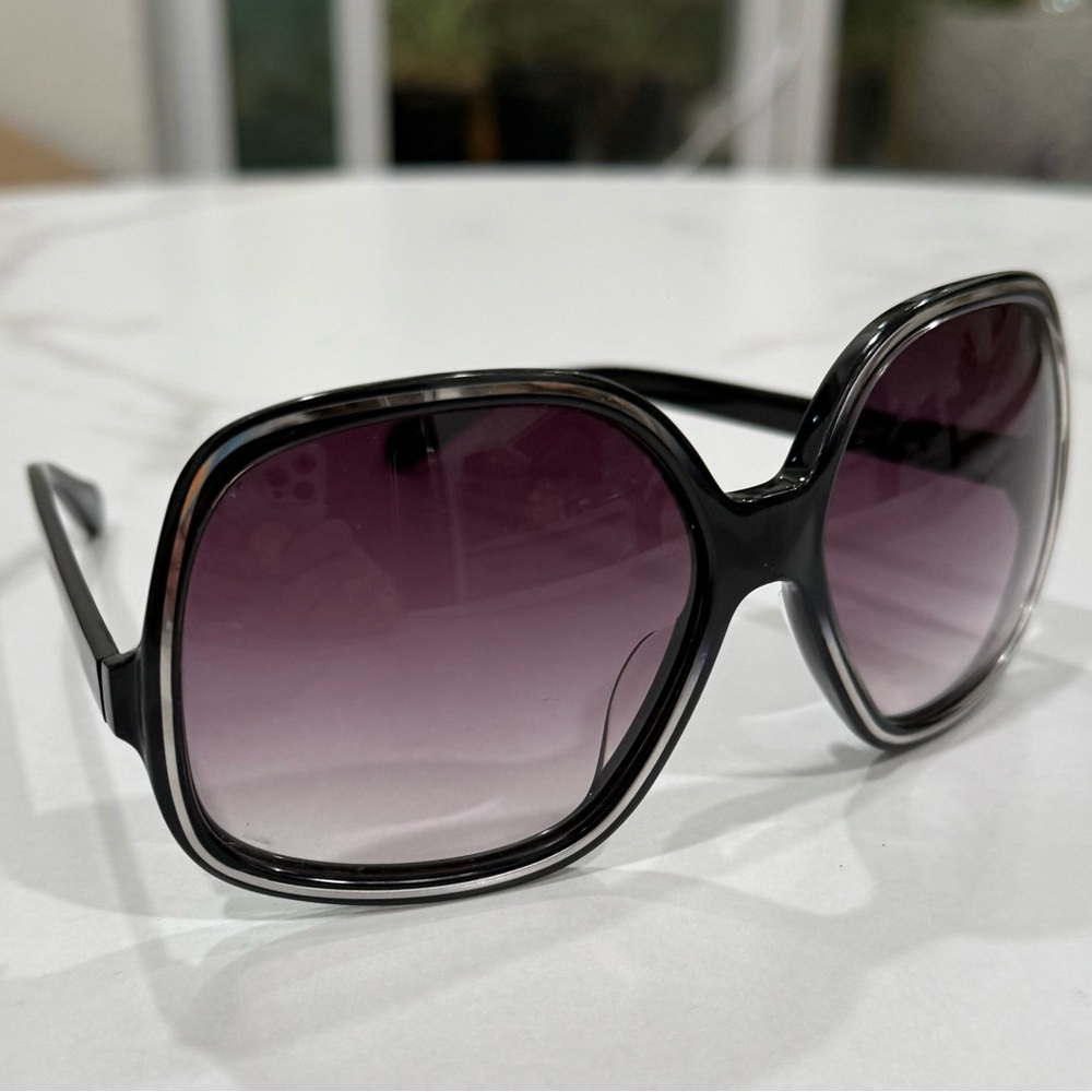 Oliver Peoples Tayla Sunglasses in black